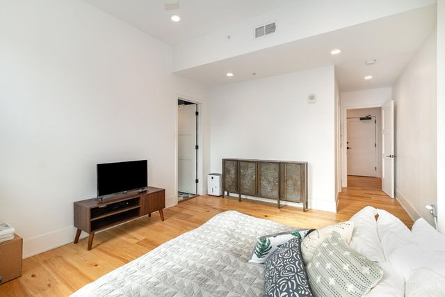 1003 Walnut Street, Cincinnati, OH 45202