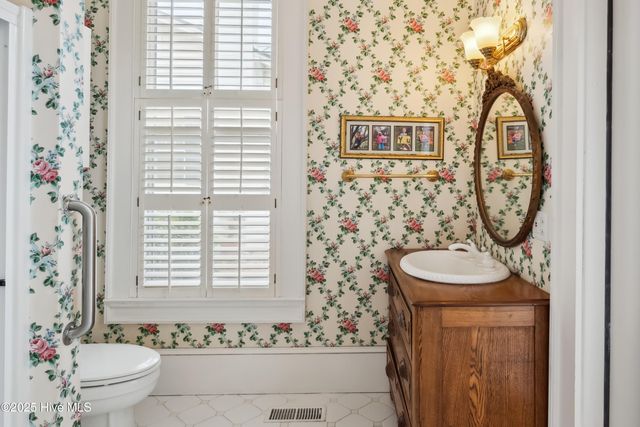 116 W Queen Street, Edenton, NC 27932