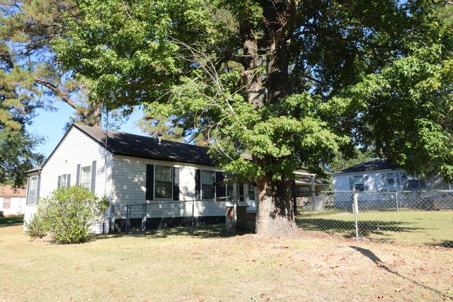 812 John Paul Jones Ave, Leesville, LA 71446