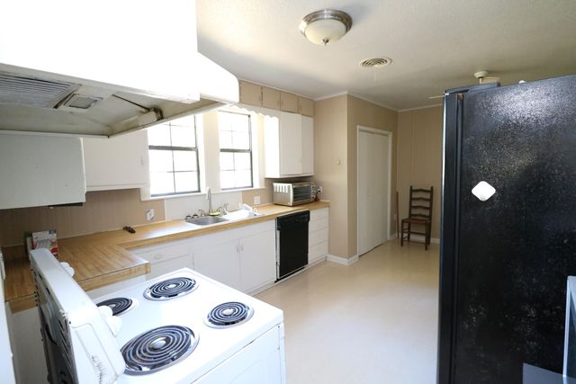 812 John Paul Jones Ave, Leesville, LA 71446