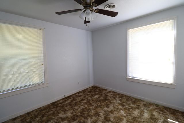 812 John Paul Jones Ave, Leesville, LA 71446