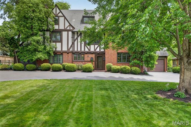 6 Ridgemoor Drive, Clayton, MO 63105