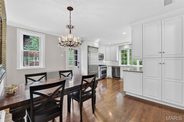 6 Ridgemoor Drive, Clayton, MO 63105