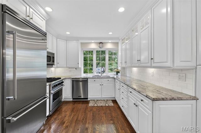 6 Ridgemoor Drive, Clayton, MO 63105