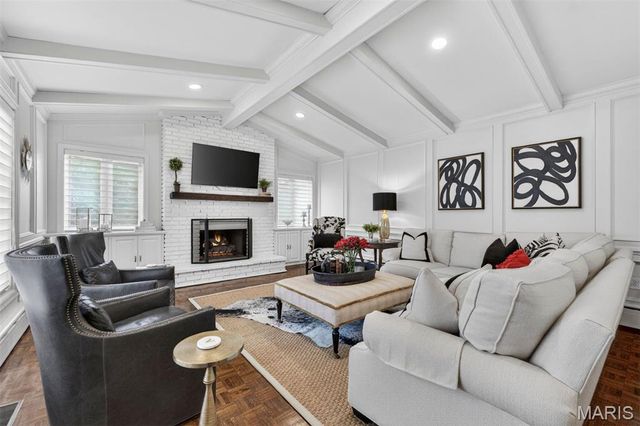 6 Ridgemoor Drive, Clayton, MO 63105