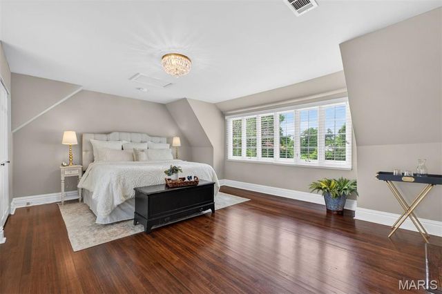6 Ridgemoor Drive, Clayton, MO 63105