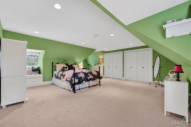 6 Ridgemoor Drive, Clayton, MO 63105