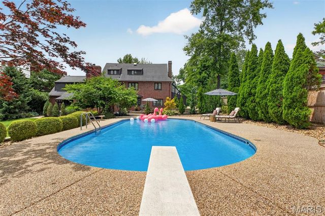 6 Ridgemoor Drive, Clayton, MO 63105