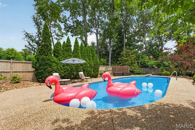 6 Ridgemoor Drive, Clayton, MO 63105