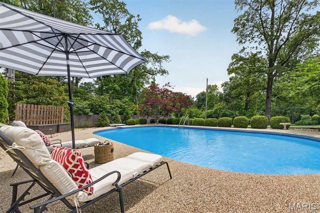 6 Ridgemoor Drive, Clayton, MO 63105