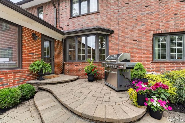 6 Ridgemoor Drive, Clayton, MO 63105