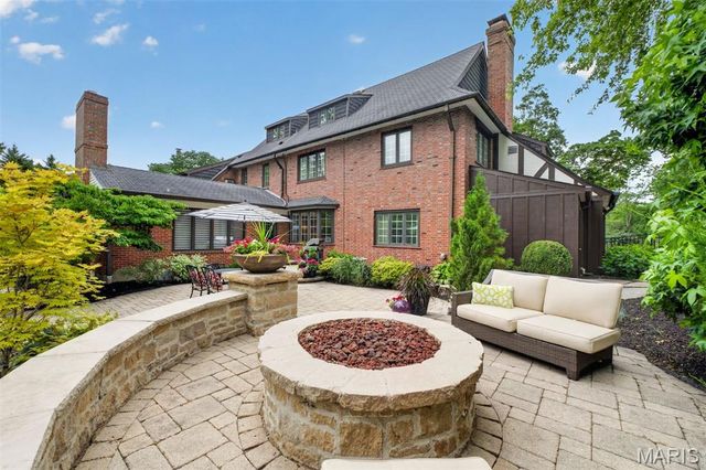 6 Ridgemoor Drive, Clayton, MO 63105
