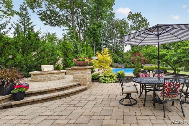 6 Ridgemoor Drive, Clayton, MO 63105