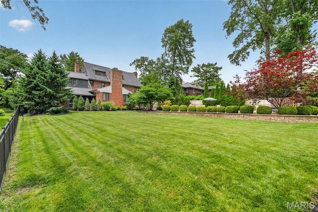6 Ridgemoor Drive, Clayton, MO 63105