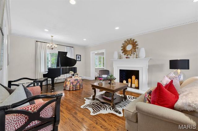 6 Ridgemoor Drive, Clayton, MO 63105