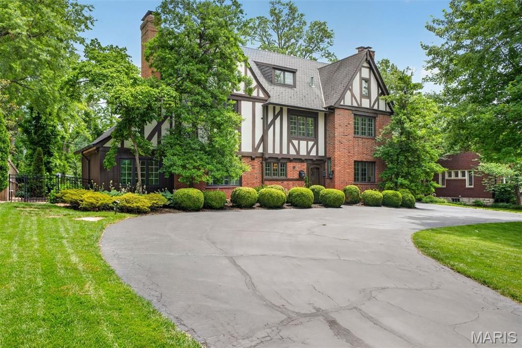 6 Ridgemoor Drive, Clayton, MO 63105
