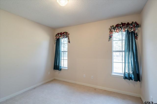 601 Kickapoo St, Chandler, TX 75758