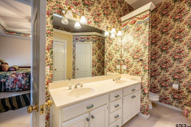 601 Kickapoo St, Chandler, TX 75758