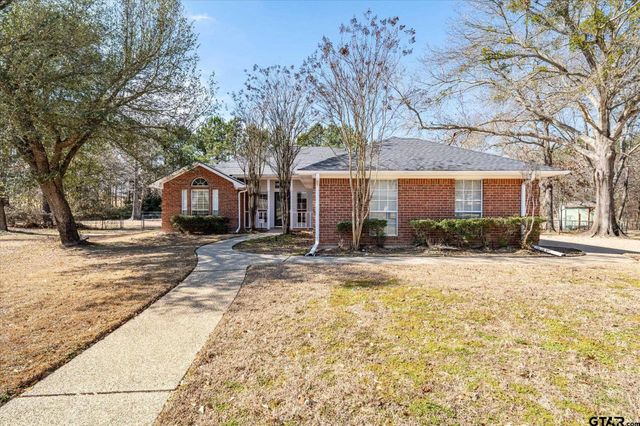 601 Kickapoo St, Chandler, TX 75758