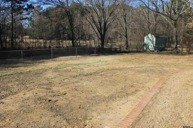 601 Kickapoo St, Chandler, TX 75758