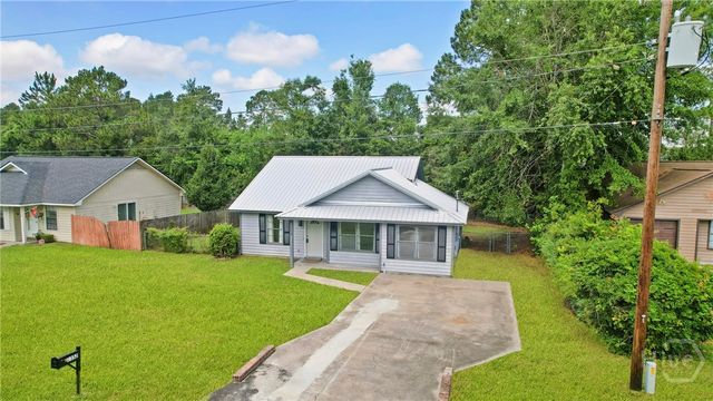 1352 Forest Lake Drive, Hinesville, GA 31313