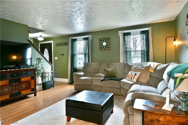 353 Stahl Avenue, Cortland, OH 44410