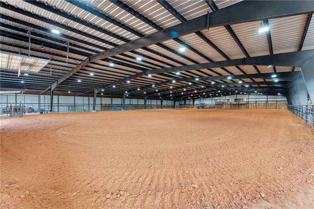 13354 E 520 Road, Colcord, OK 74338