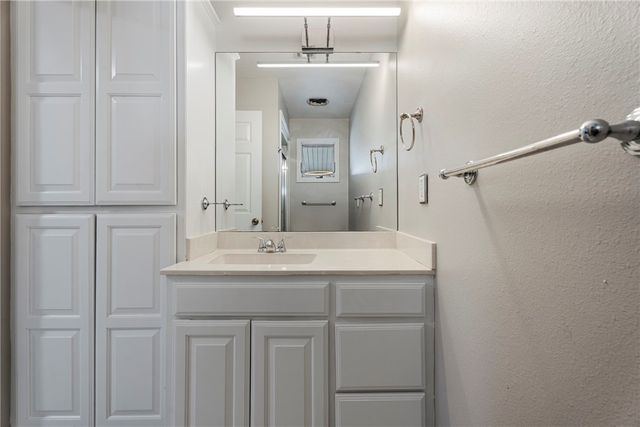 13354 E 520 Road, Colcord, OK 74338