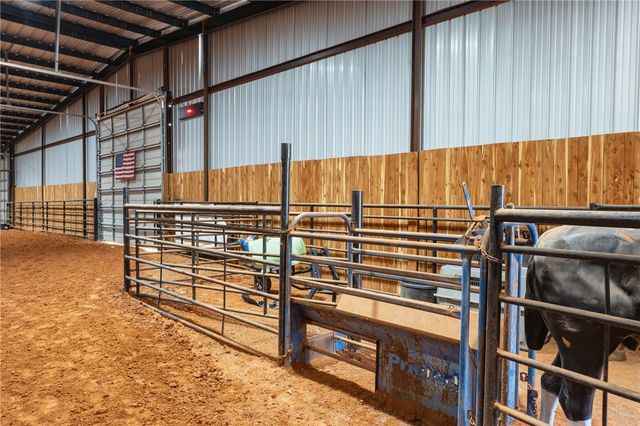 13354 E 520 Road, Colcord, OK 74338