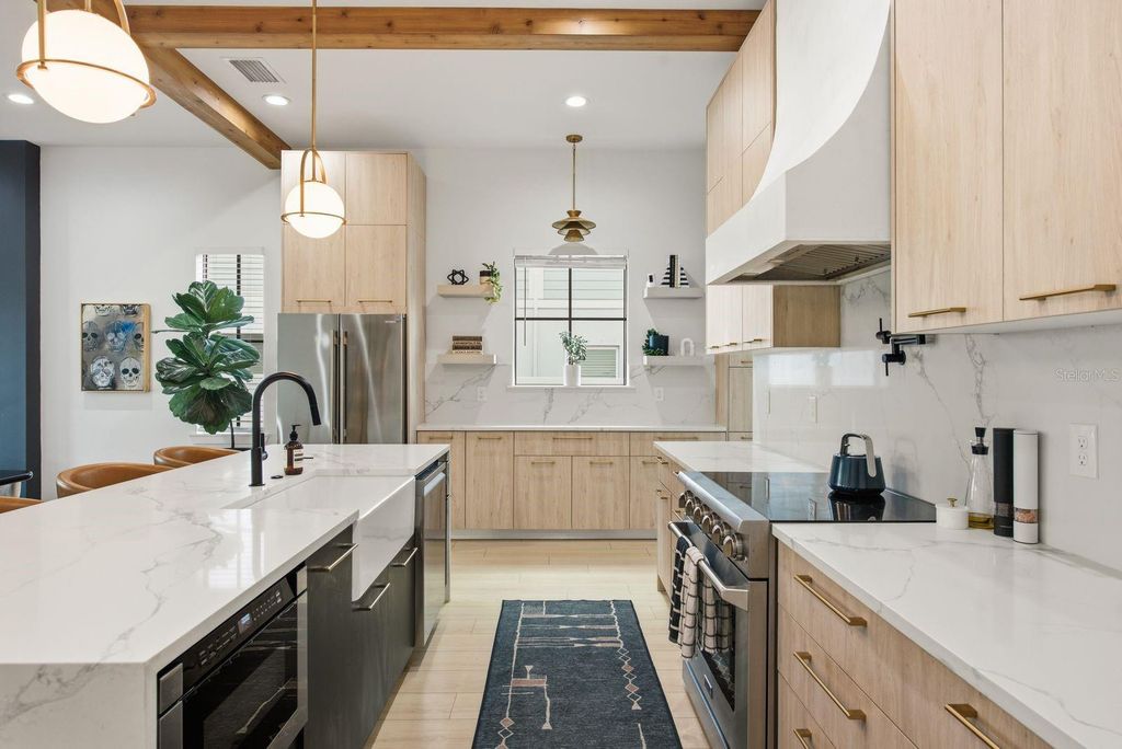 Image 11 of property listing at 501 W WARREN AVENUE 2, Tampa, FL 33602