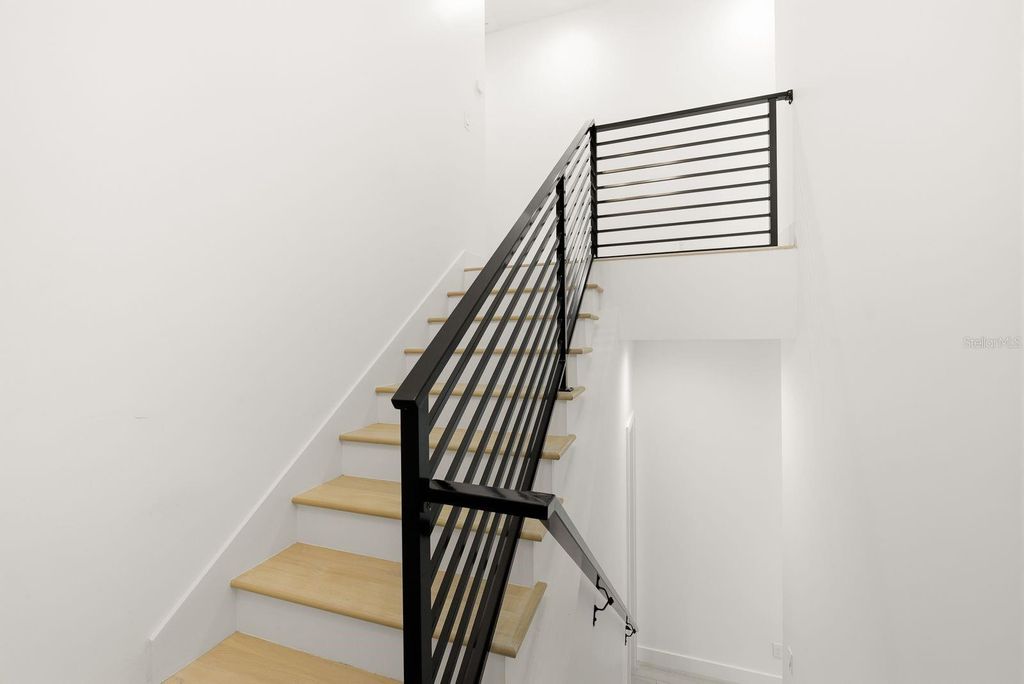 Image 17 of property listing at 501 W WARREN AVENUE 2, Tampa, FL 33602