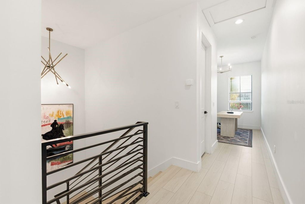 Image 19 of property listing at 501 W WARREN AVENUE 2, Tampa, FL 33602