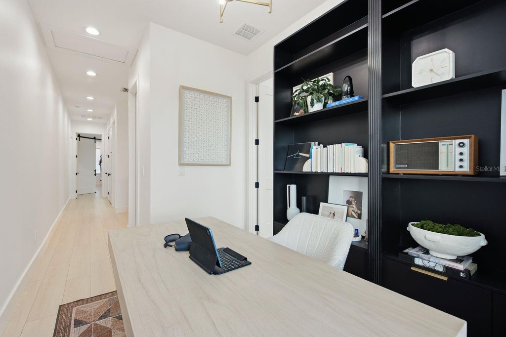 Image 21 of property listing at 501 W WARREN AVENUE 2, Tampa, FL 33602
