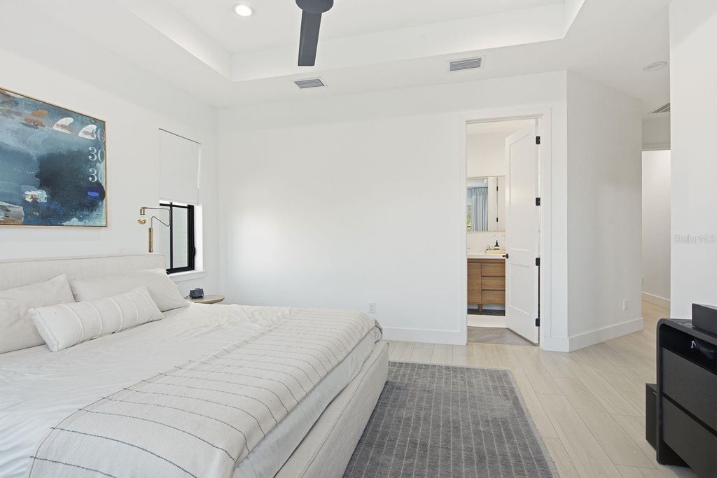 Image 24 of property listing at 501 W WARREN AVENUE 2, Tampa, FL 33602