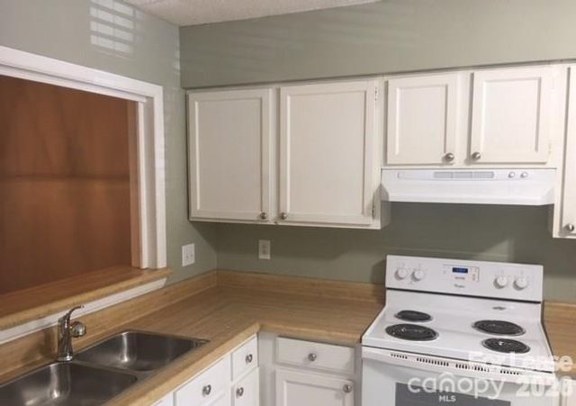 2937 Heathstead Place, Charlotte, NC 28210