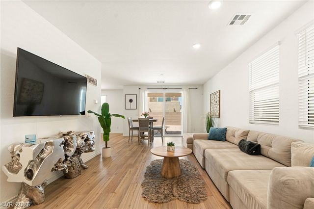 6844 Bayou Hollow Avenue, Las Vegas, NV 89156