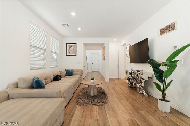 6844 Bayou Hollow Avenue, Las Vegas, NV 89156