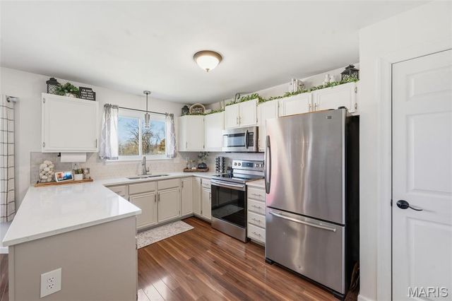 31 Asherton Drive, St Peters, MO 63376