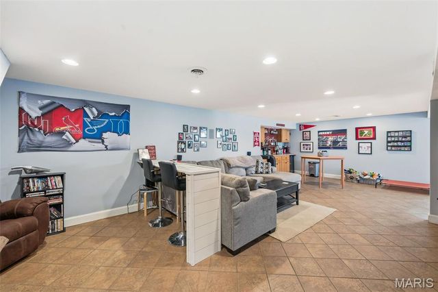 31 Asherton Drive, St Peters, MO 63376