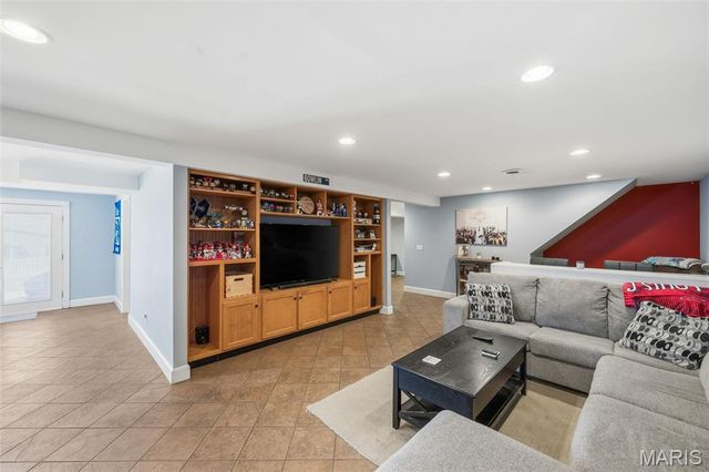 31 Asherton Drive, St Peters, MO 63376