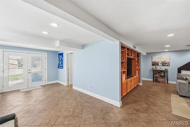 31 Asherton Drive, St Peters, MO 63376