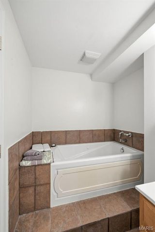 31 Asherton Drive, St Peters, MO 63376