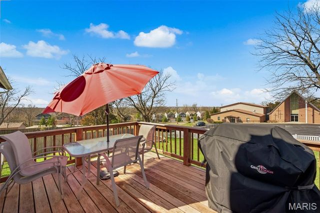 31 Asherton Drive, St Peters, MO 63376