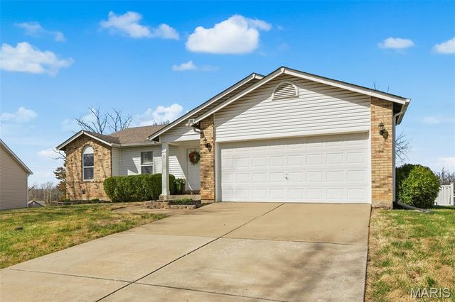 31 Asherton Drive, St Peters, MO 63376