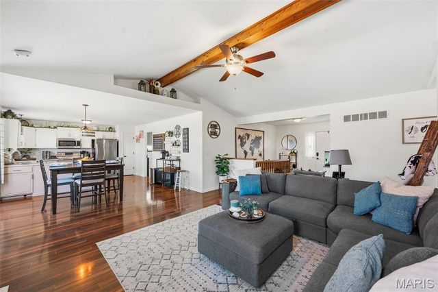 31 Asherton Drive, St Peters, MO 63376