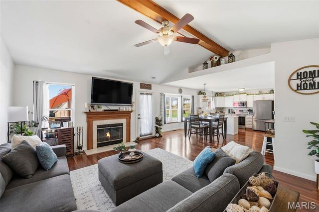 31 Asherton Drive, St Peters, MO 63376