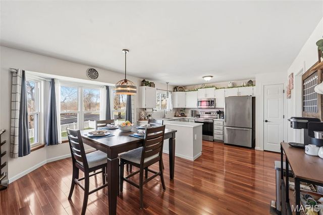 31 Asherton Drive, St Peters, MO 63376