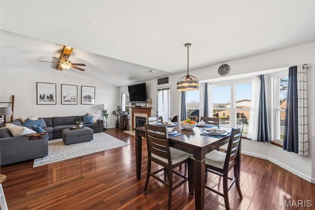 31 Asherton Drive, St Peters, MO 63376