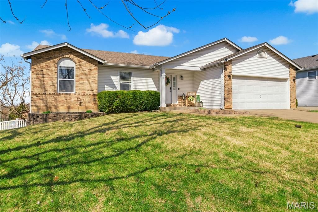 31 Asherton Drive, St Peters, MO 63376