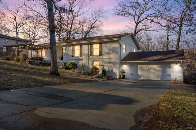 102 Oakwood Drive, Branson, MO 65616